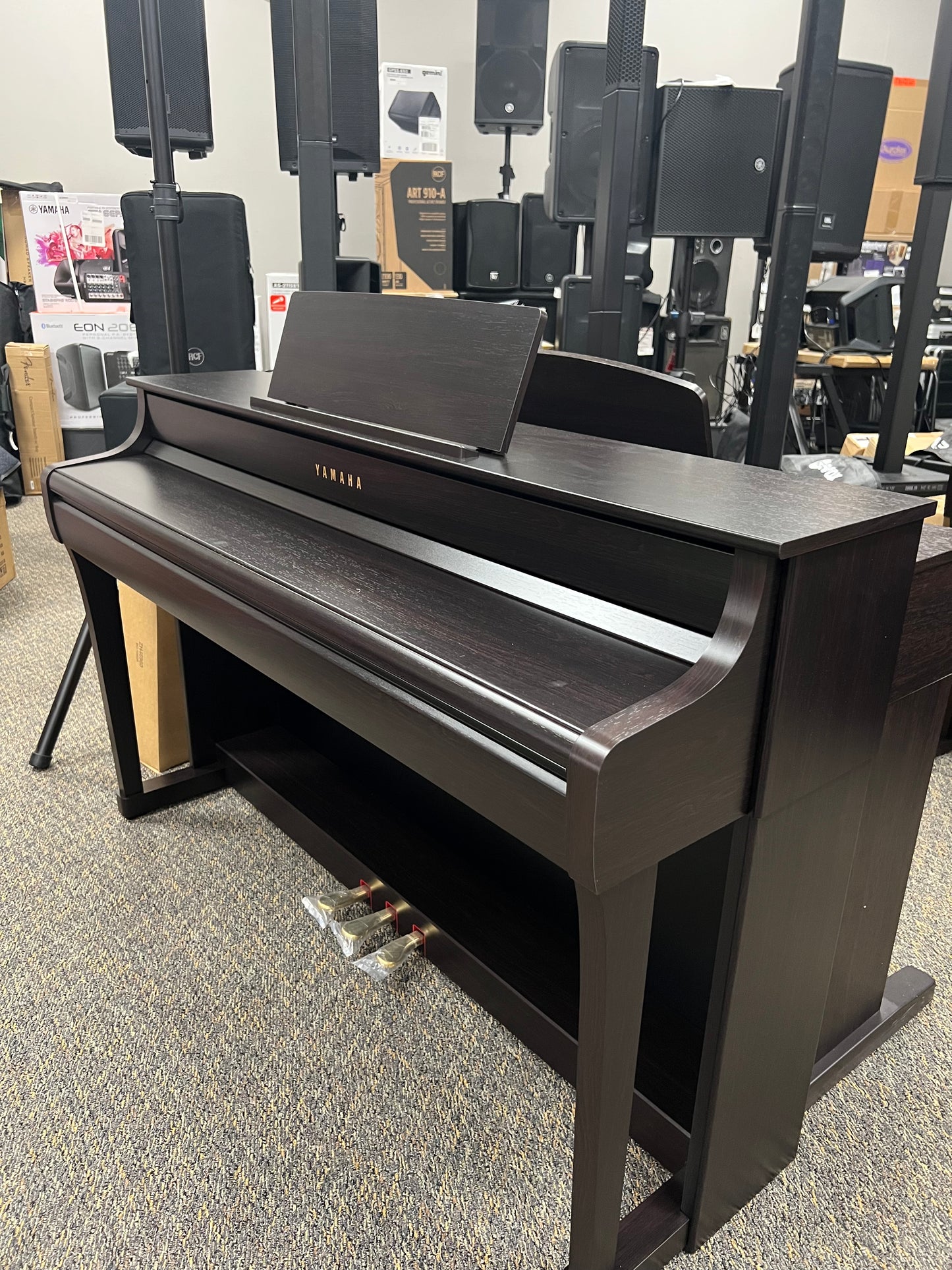 Yamaha Clarinova CLP835 Console Digital Piano