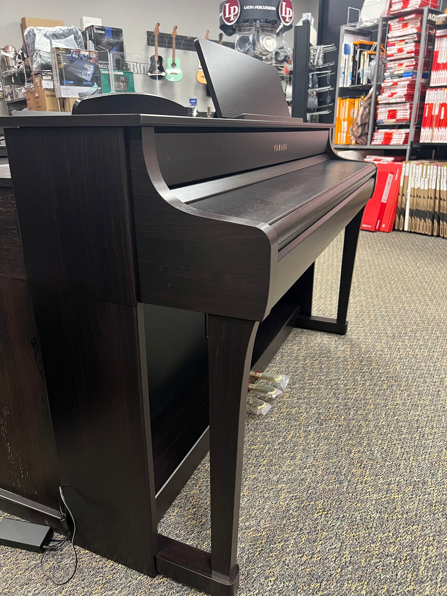 Yamaha Clarinova CLP835 Console Digital Piano