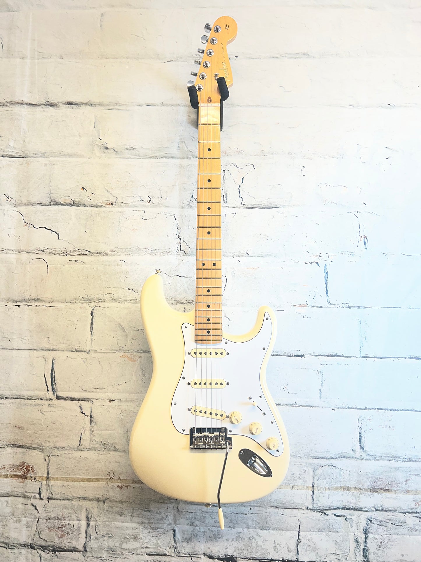 Used Fender American Standard Stratocaster