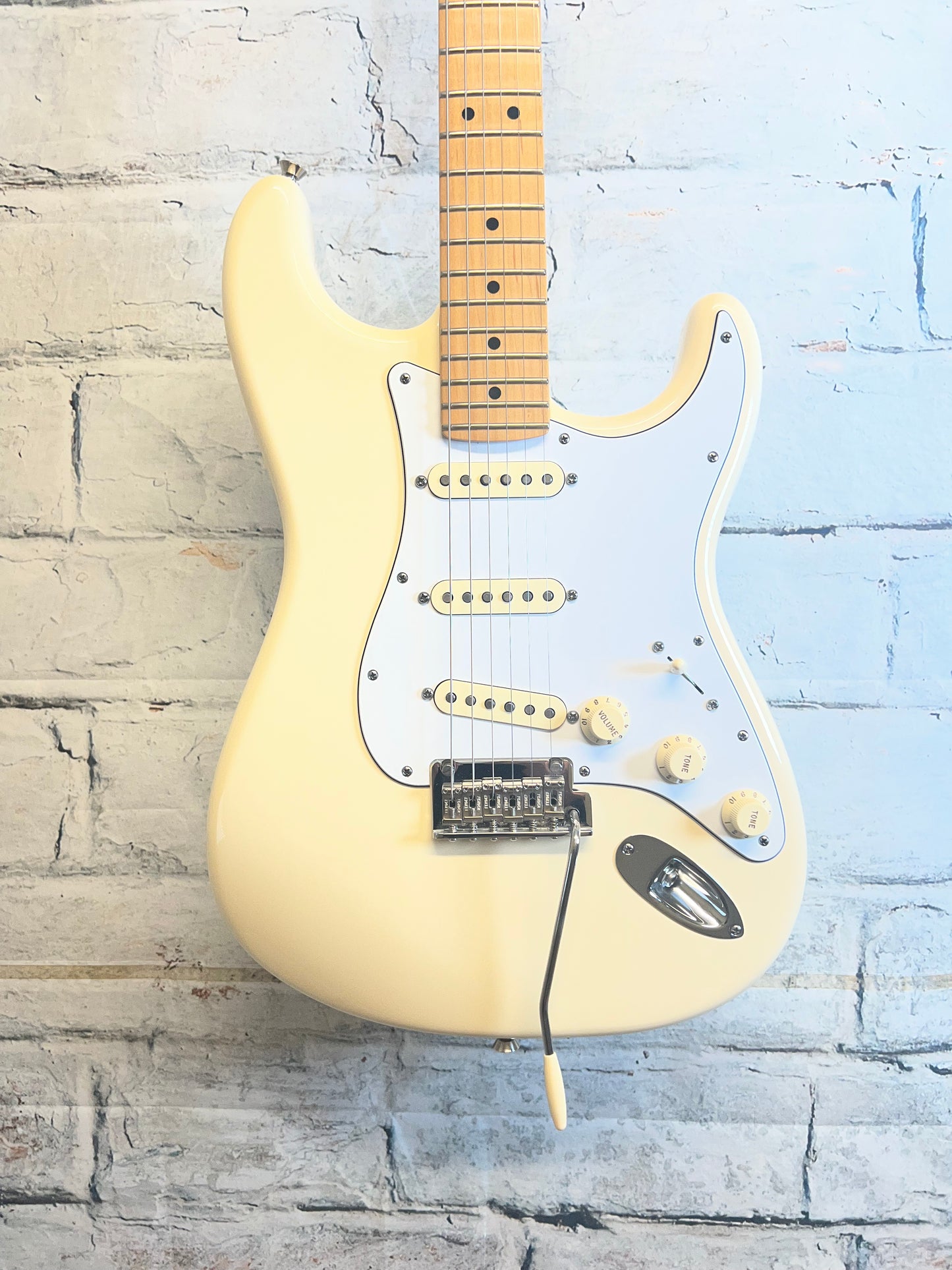 Used Fender American Standard Stratocaster