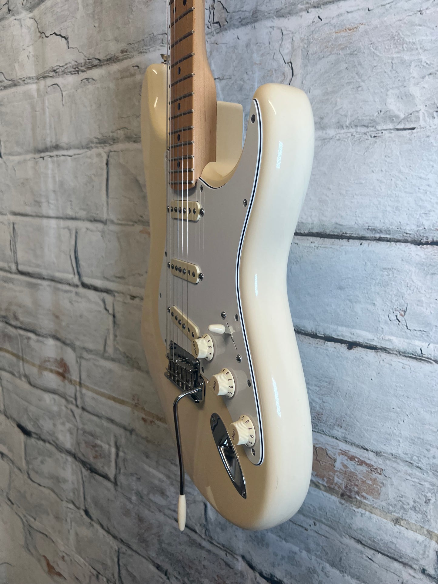 Used Fender American Standard Stratocaster