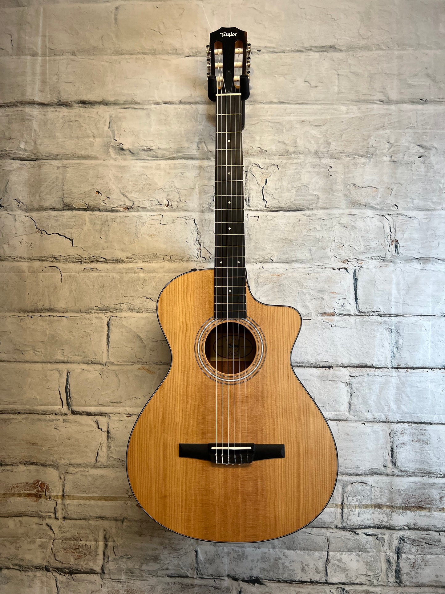 Taylor 112ce-N Grand Concert Acoustic-electric Nylon String Guitar