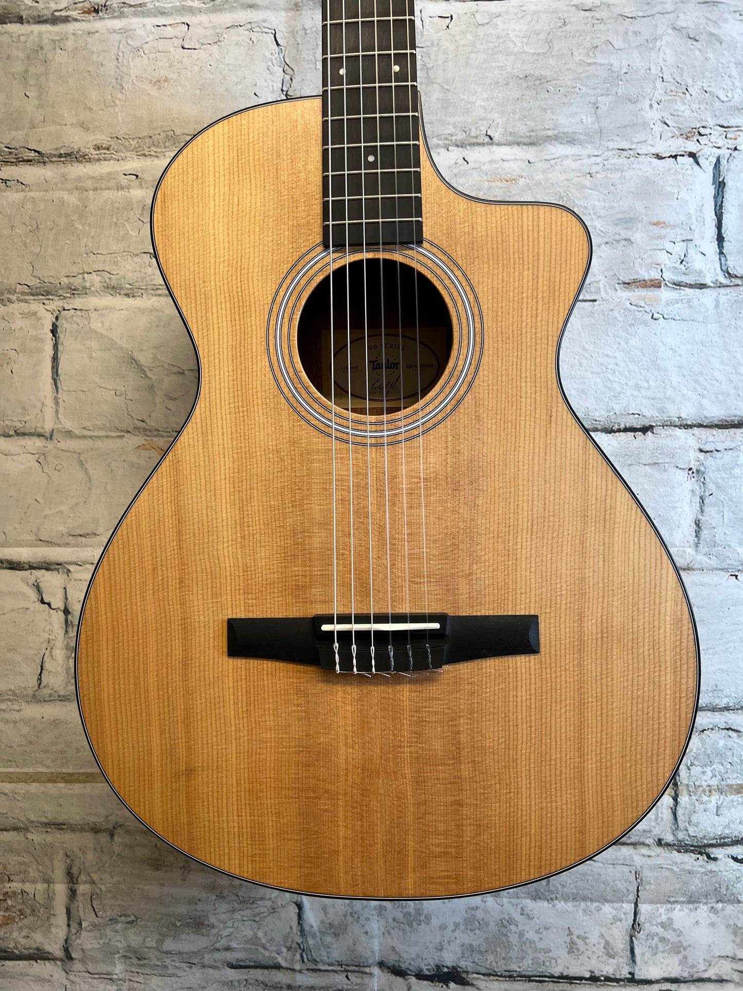 Taylor 112ce-N Grand Concert Acoustic-electric Nylon String Guitar