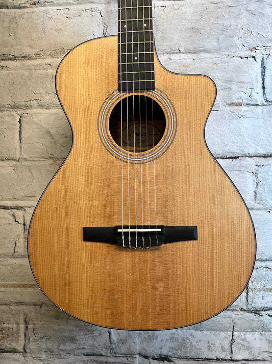 Taylor 112ce-N Grand Concert Acoustic-electric Nylon String Guitar