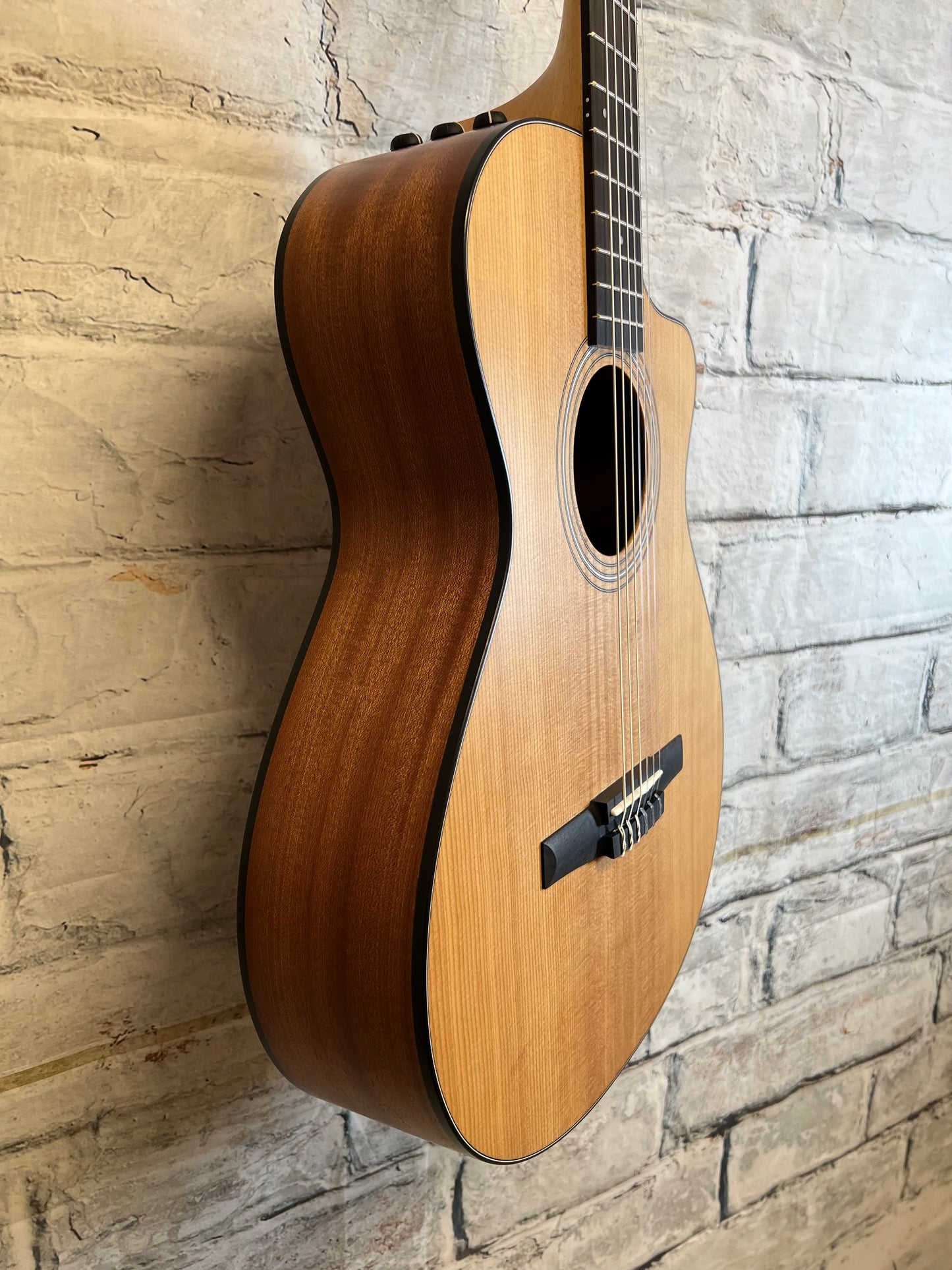 Taylor 112ce-N Grand Concert Acoustic-electric Nylon String Guitar