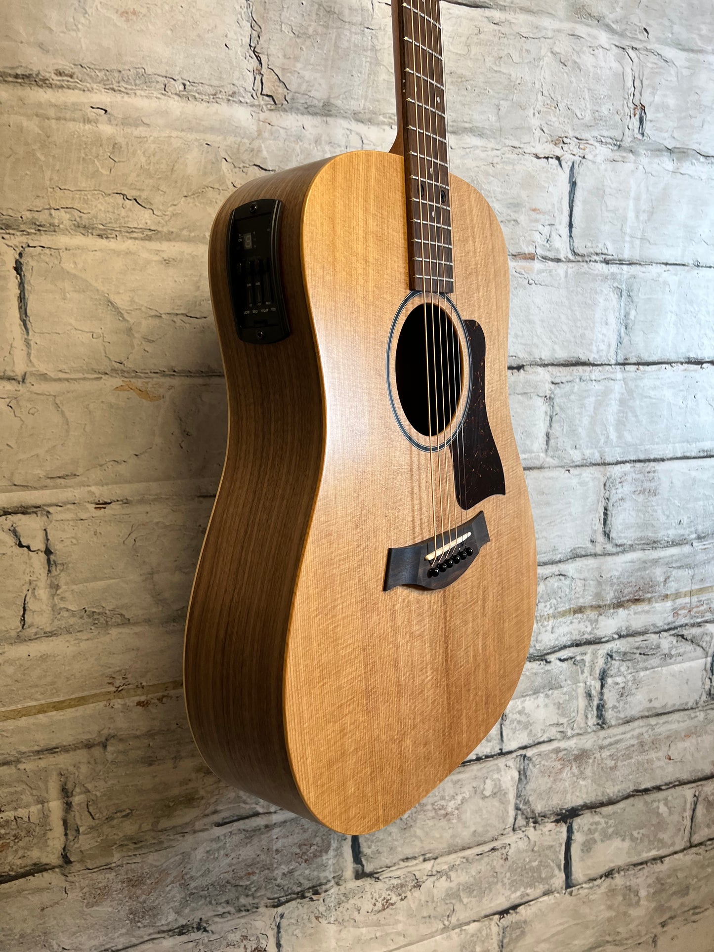 Taylor Bbte Big Baby Acoustic Electric Guitar with gig bag