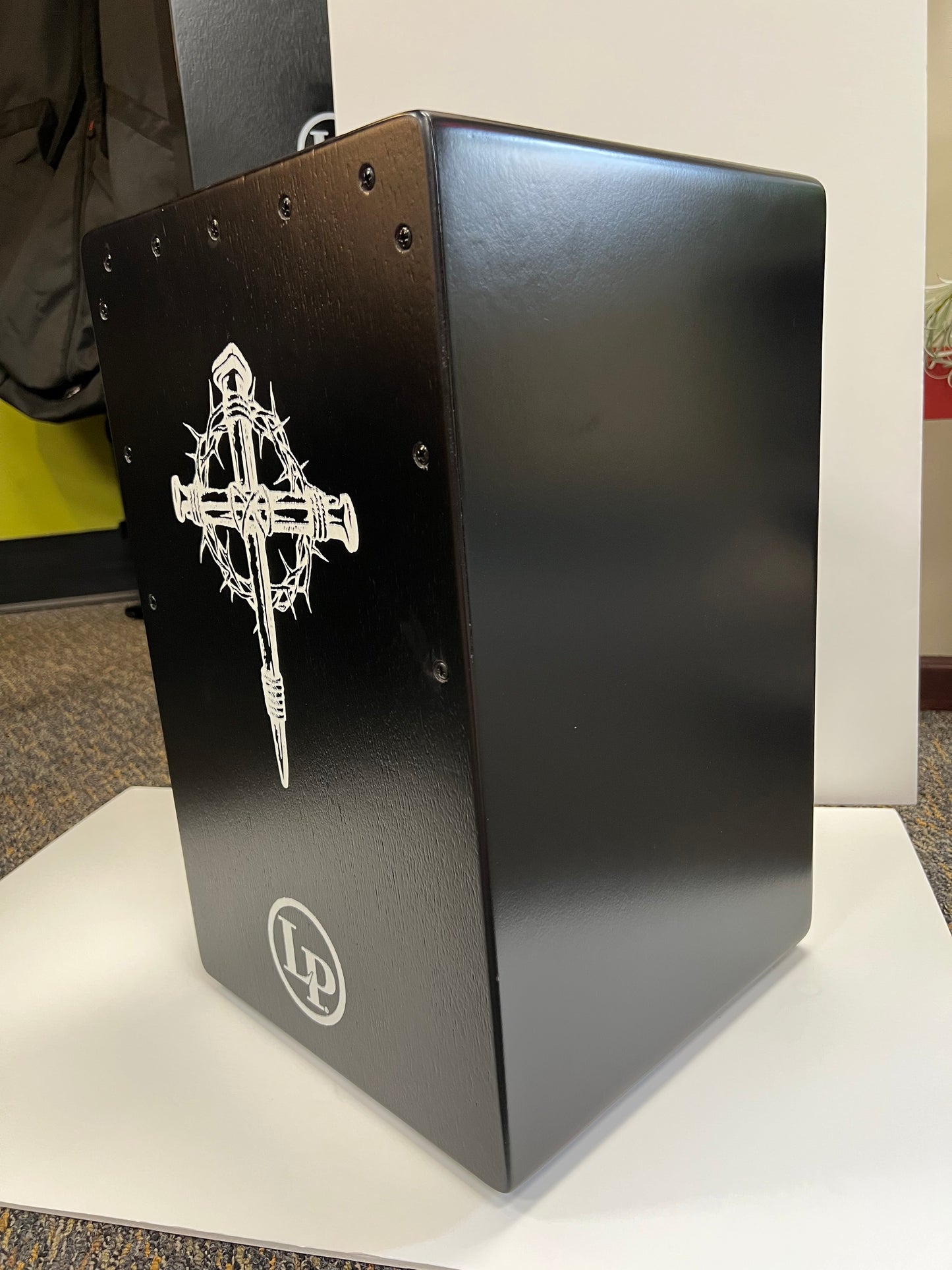 Latin Percussion THORNY CROSS CAJON- Black