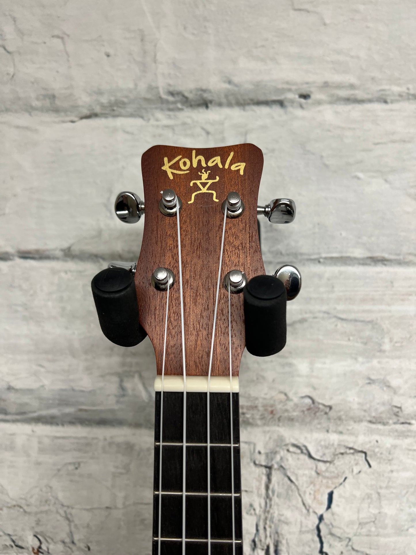 Kohala Akamai Concert Ukulele Mahogany