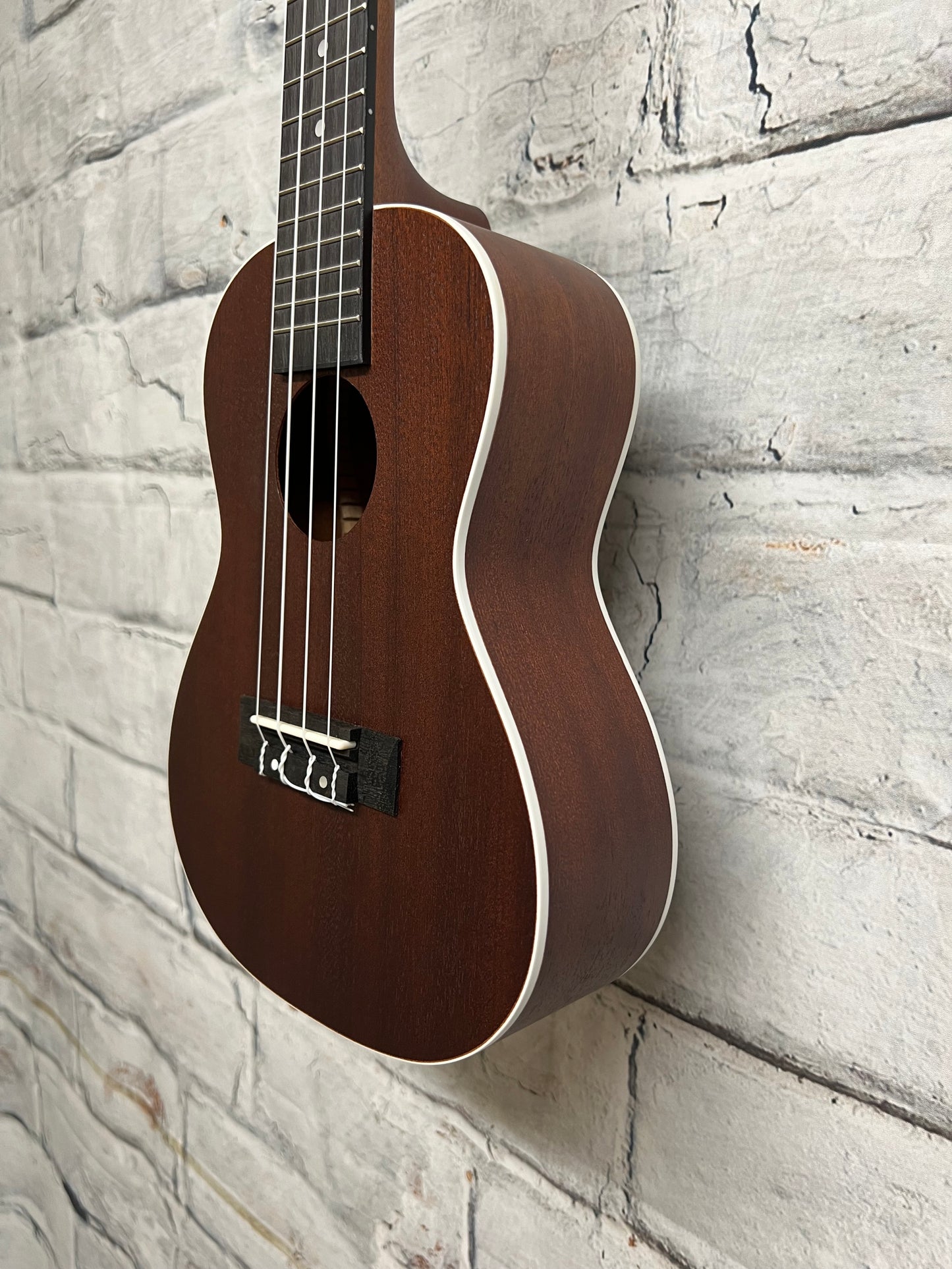 Kohala Akamai Concert Ukulele Mahogany