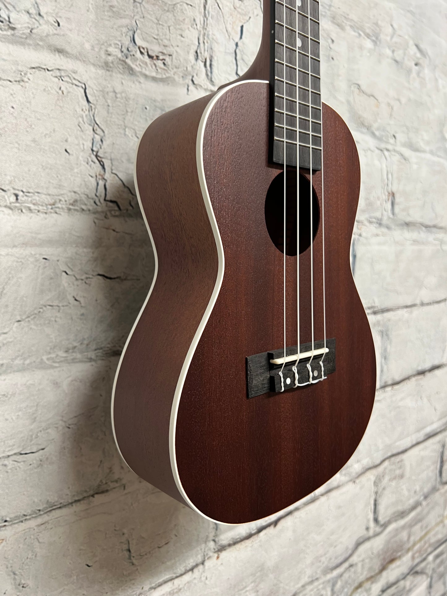 Kohala Akamai Concert Ukulele Mahogany
