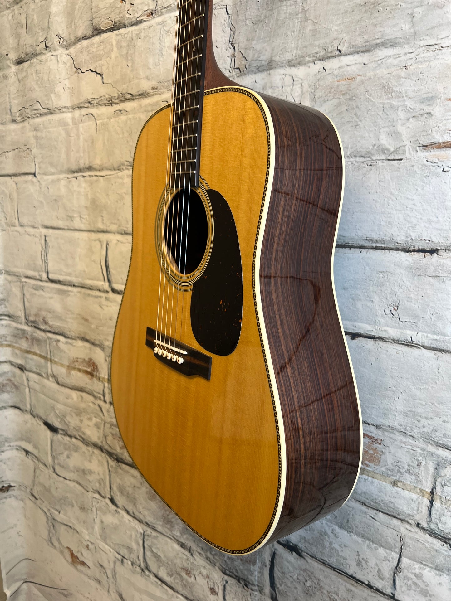 Martin Hd28 Standard Dreadnought with case
