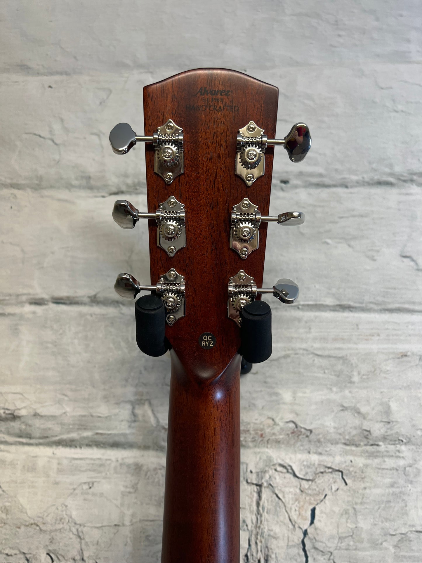 Alvarez Masterworks Grand Auditorium Acoustic Electric Guitar with Bag