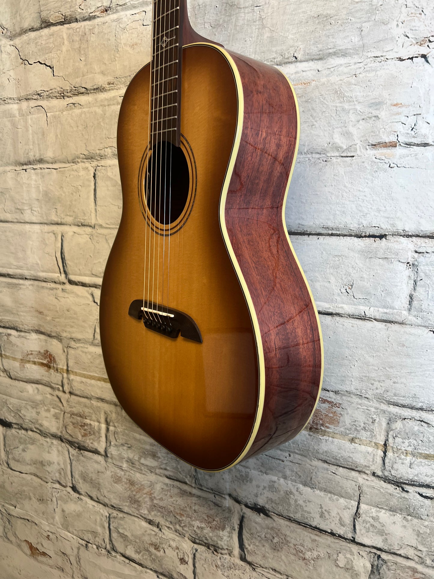 Alvarez Masterworks Parlor Acoustic Electric Guitar-SHADOWBURST with Bag