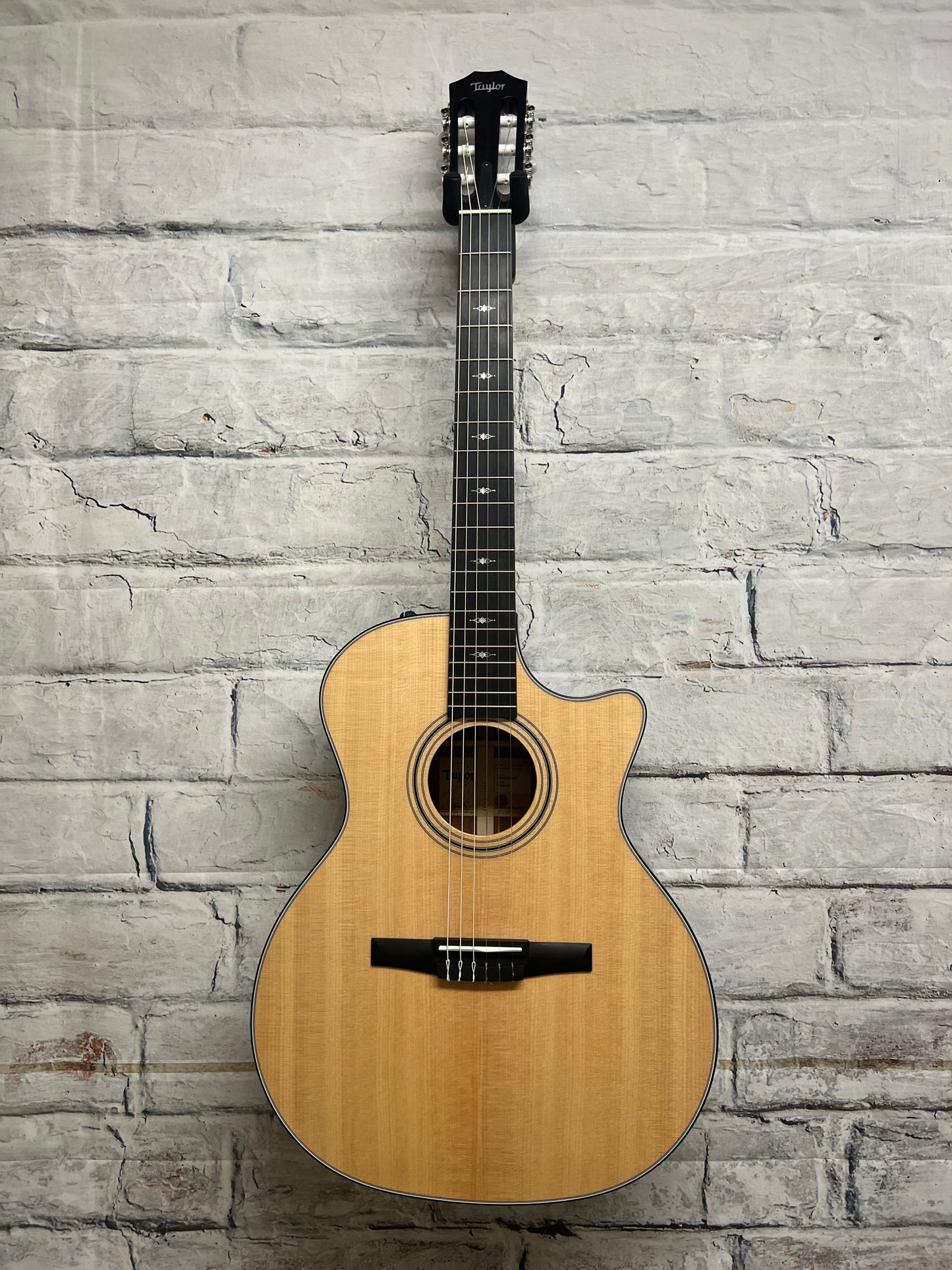 Taylor 314ce-N Nylon Acoustic Electric Guitar Natural Sitka Spruce with Hardshell Case
