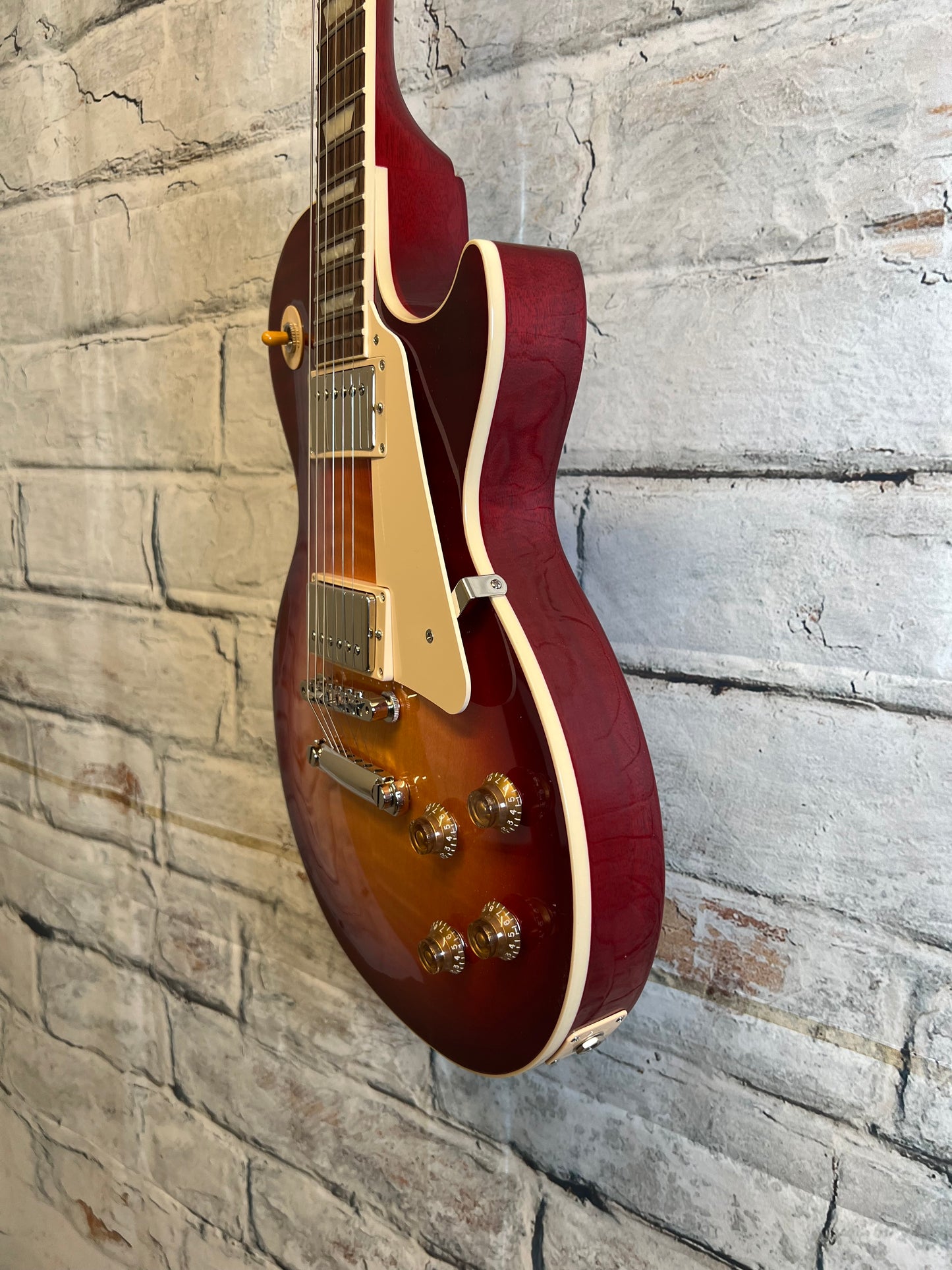 Gibson Limited Edition Es-les Paul Standard with Hardshell Case- Lightburst