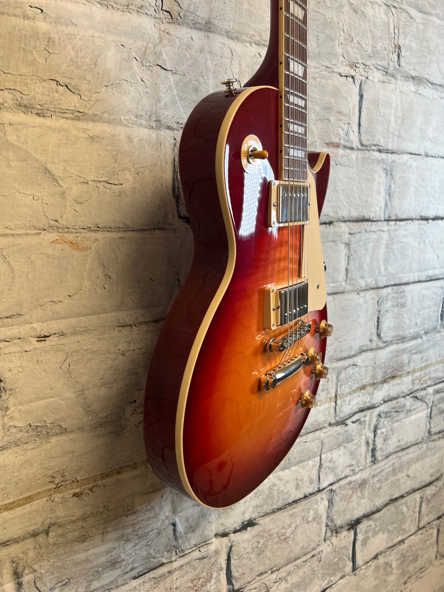 Gibson Limited Edition Es-les Paul Standard with Hardshell Case- Lightburst
