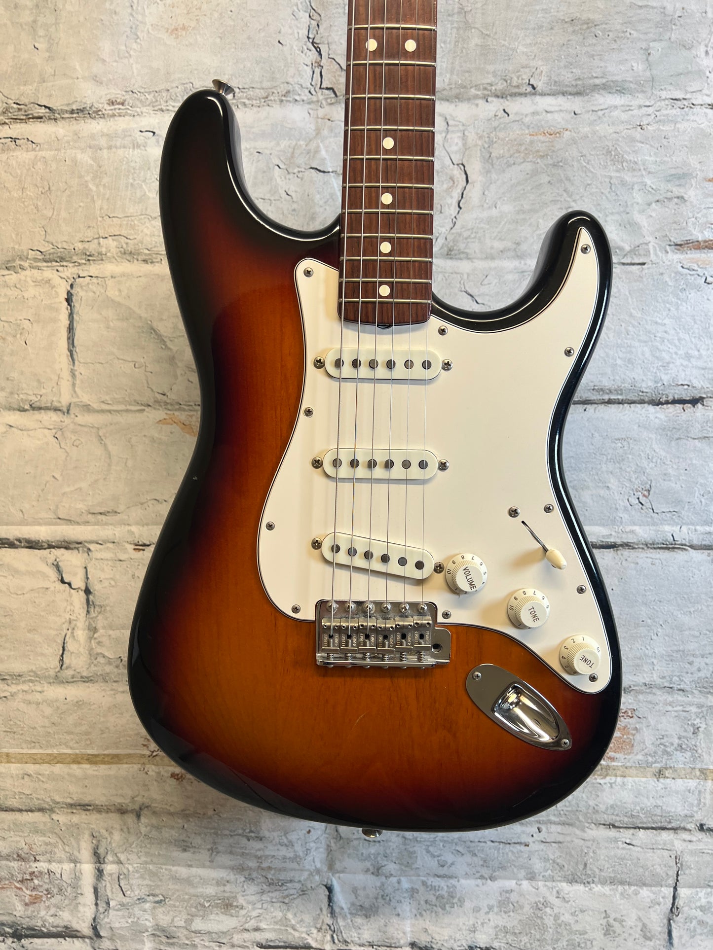Used Fender AVRI ‘62 Reissue Stratocaster- Sunburst Rose