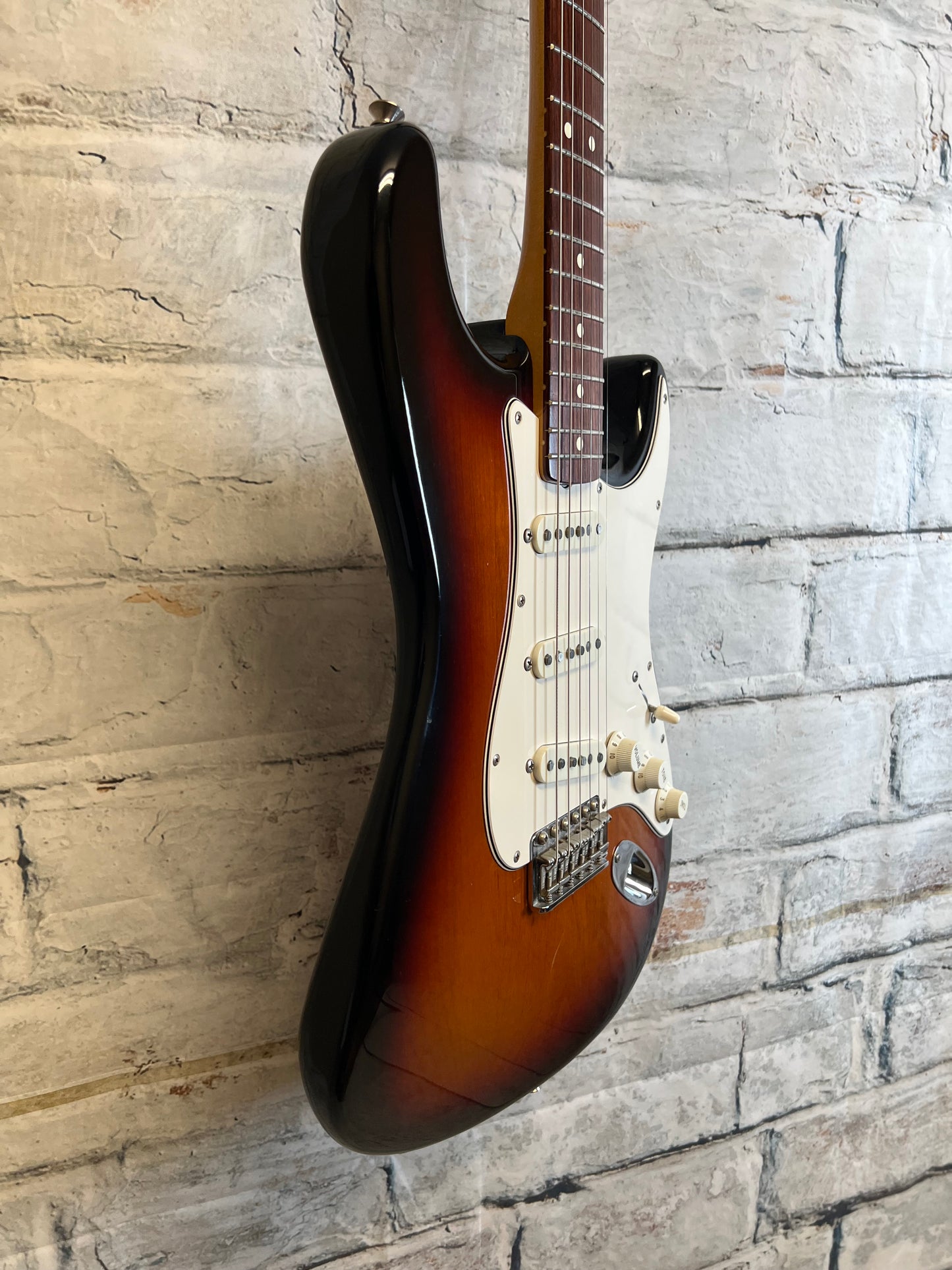 Used Fender AVRI ‘62 Reissue Stratocaster- Sunburst Rose