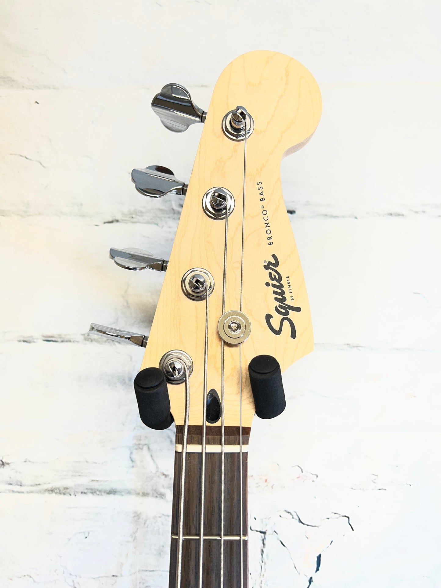 Squier Sonic Bronco Bass, Laurel Fingerboard, White Pickguard