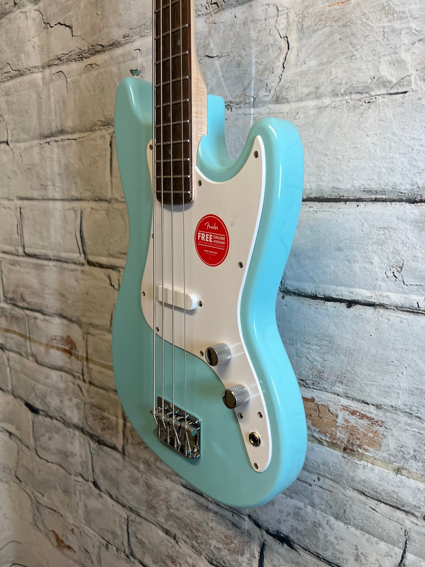 Squier Sonic Bronco Bass, Laurel Fingerboard, White Pickguard