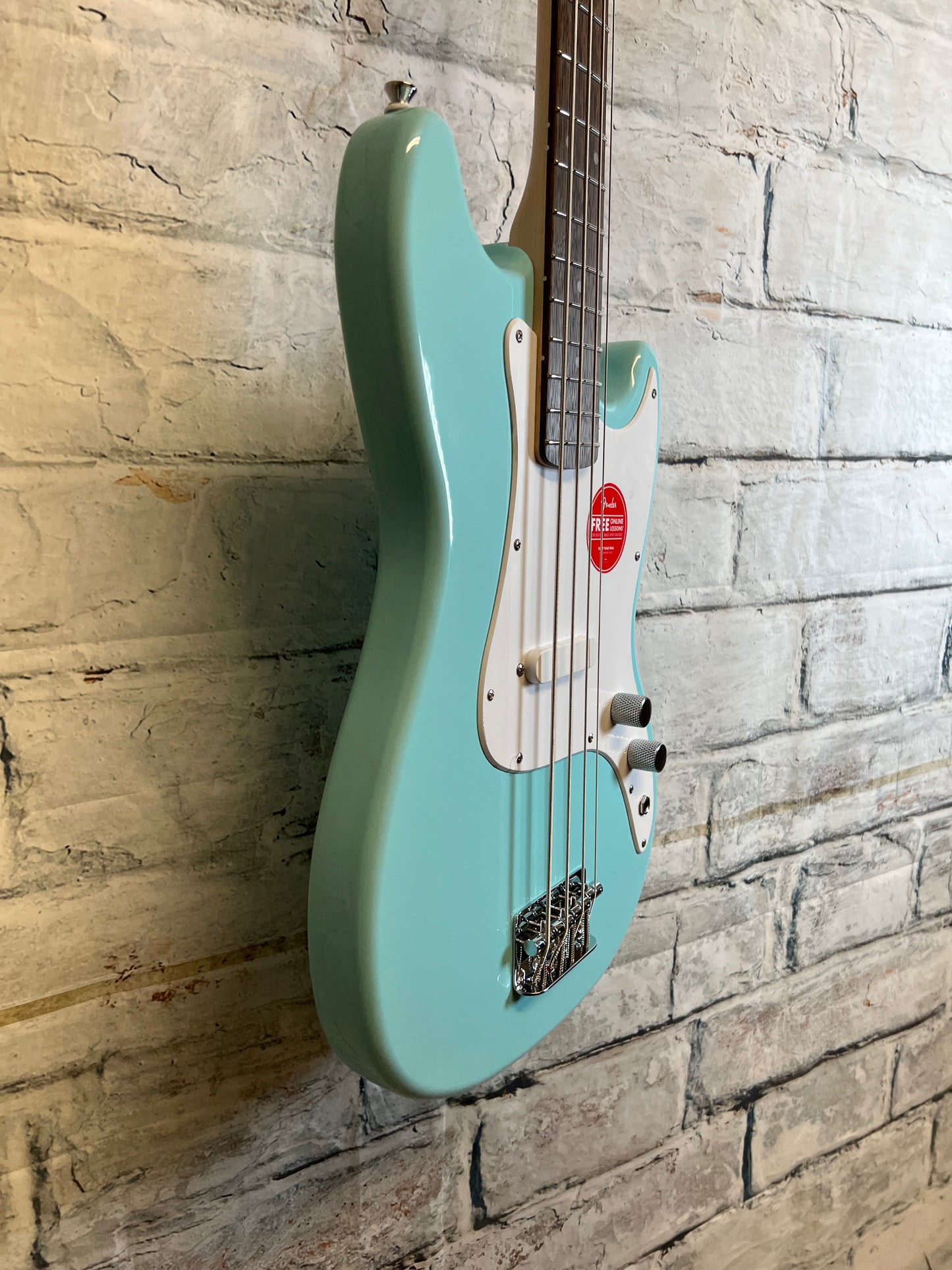 Squier Sonic Bronco Bass, Laurel Fingerboard, White Pickguard