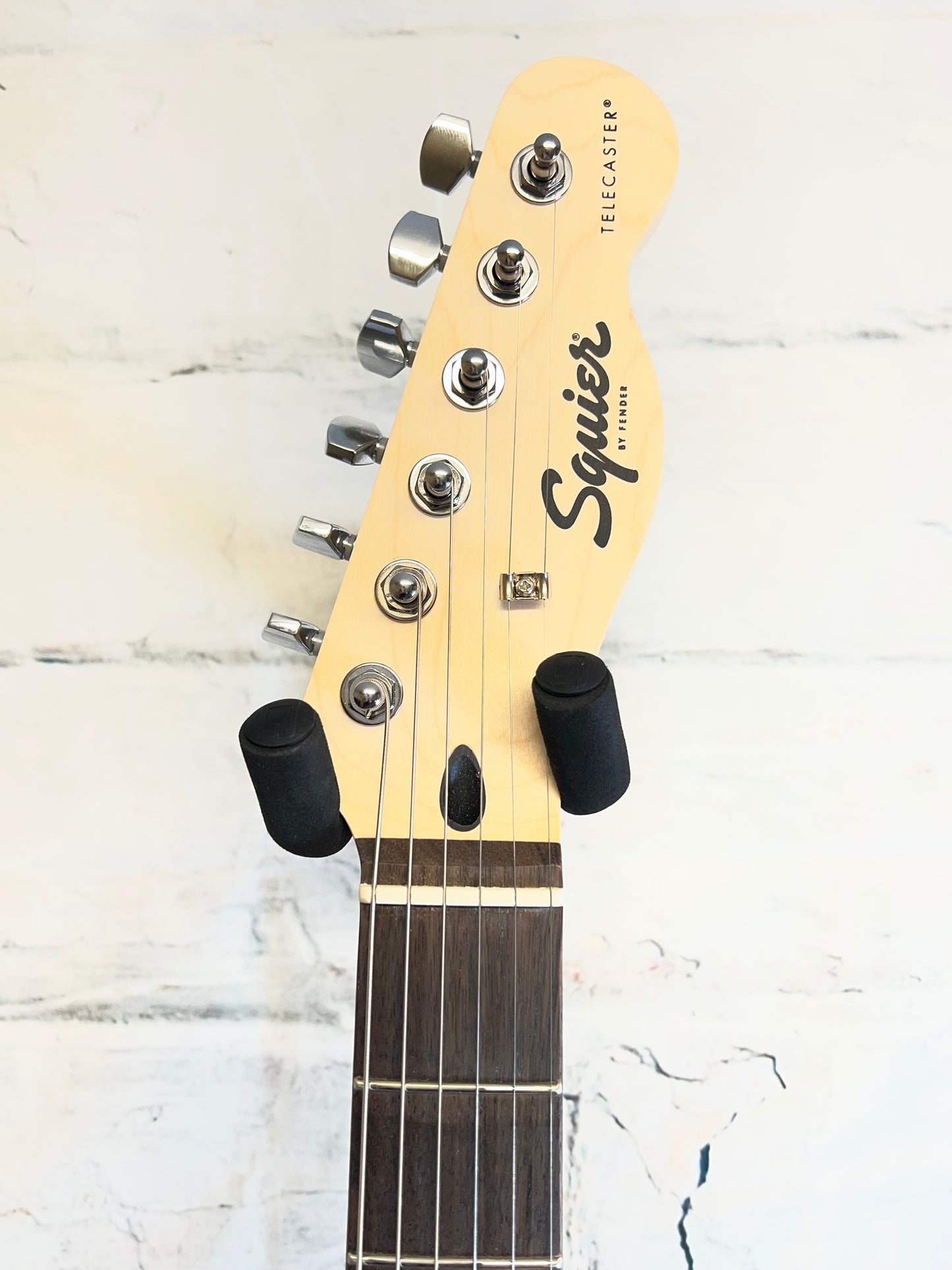 Squier Sonic Telecaster, Laurel Fingerboard, White Pickguard, Canary Yellow