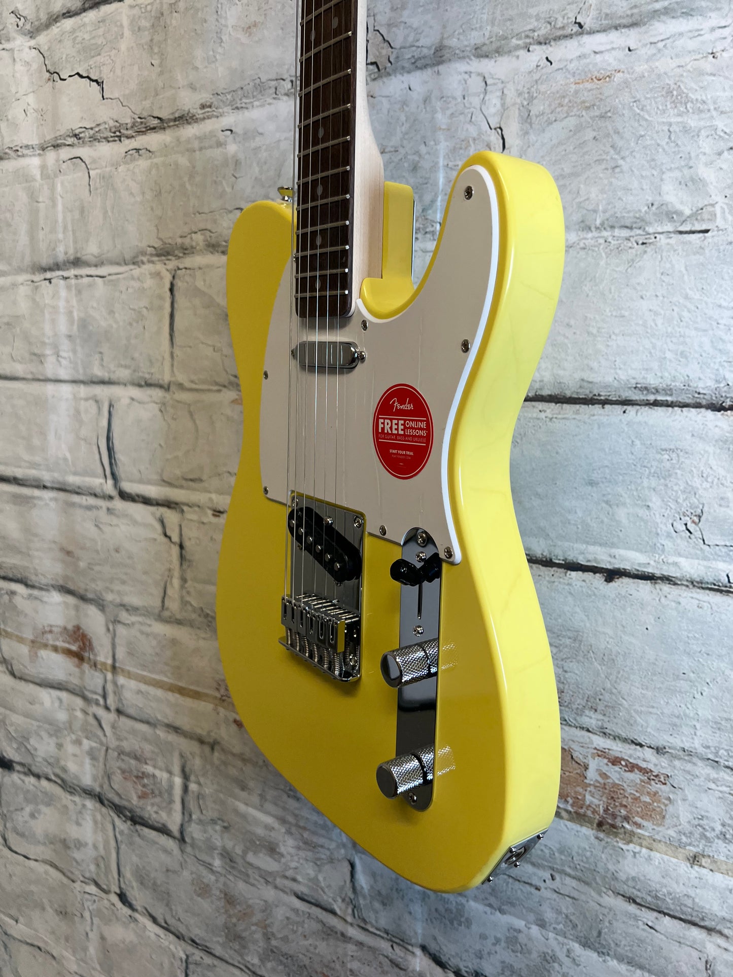 Squier Sonic Telecaster, Laurel Fingerboard, White Pickguard, Canary Yellow