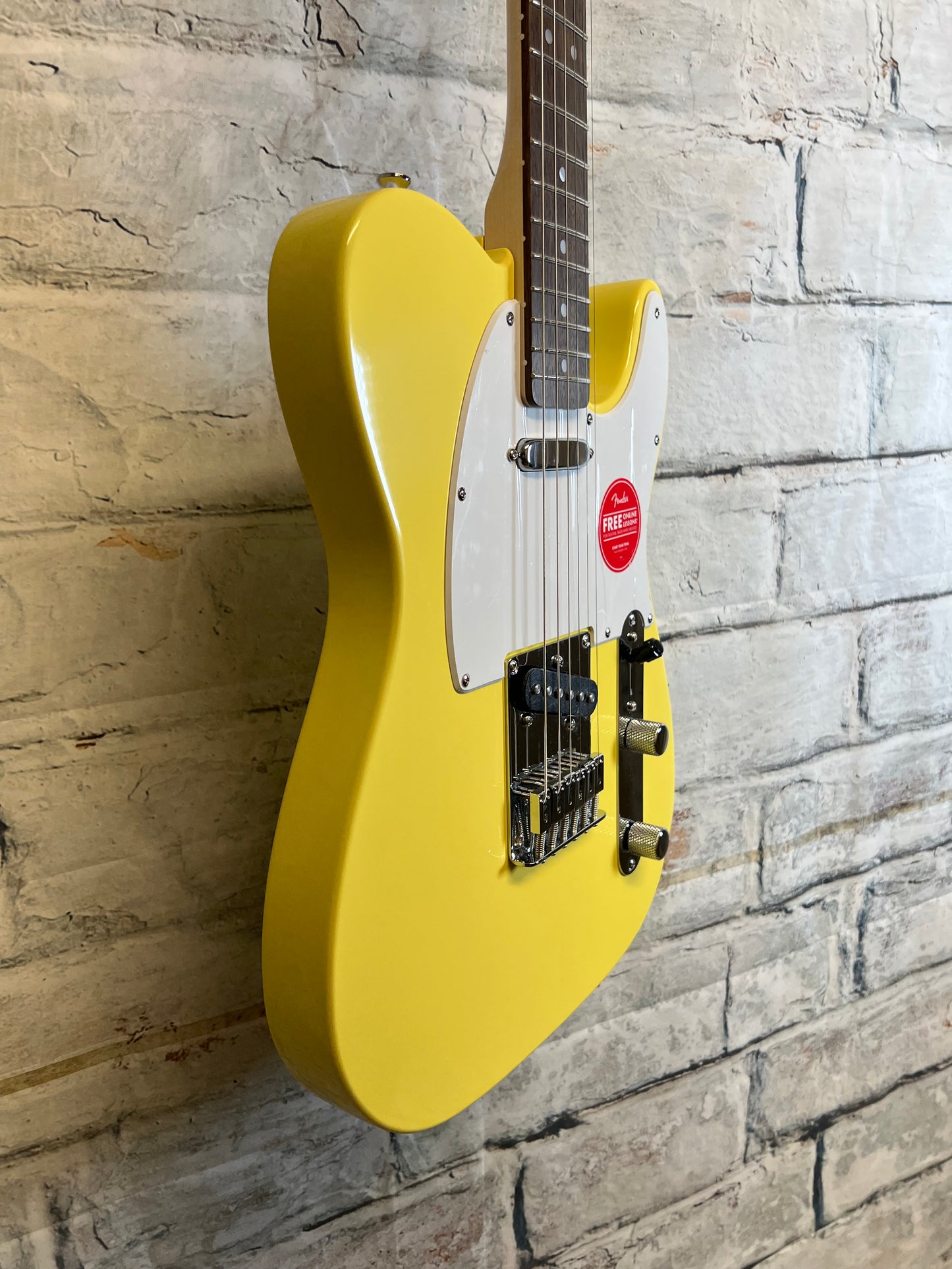 Squier Sonic Telecaster, Laurel Fingerboard, White Pickguard, Canary Yellow