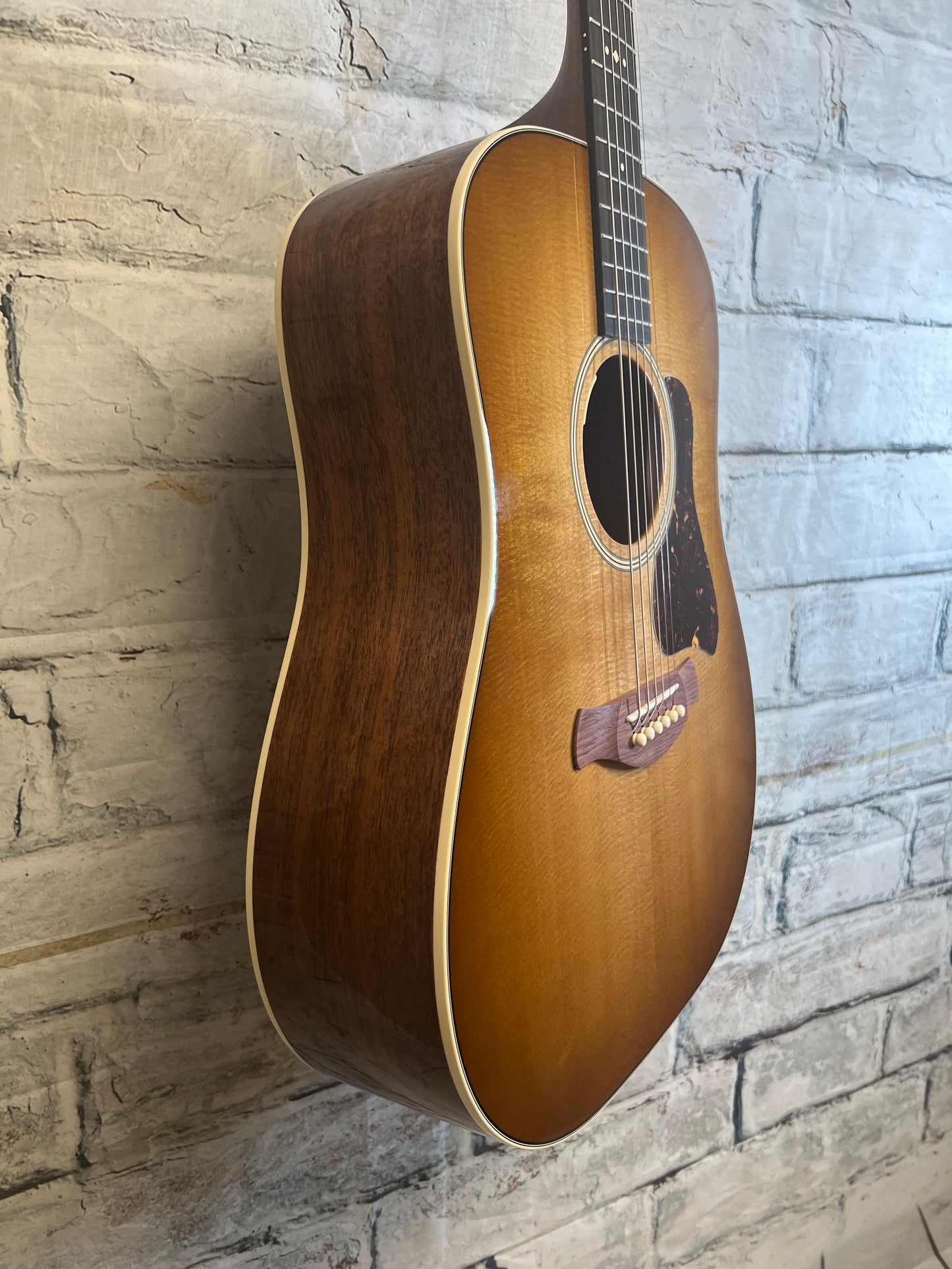 Taylor Trey Hensley Gold Label 510e SE Acoustic Electric with Hardshell Case