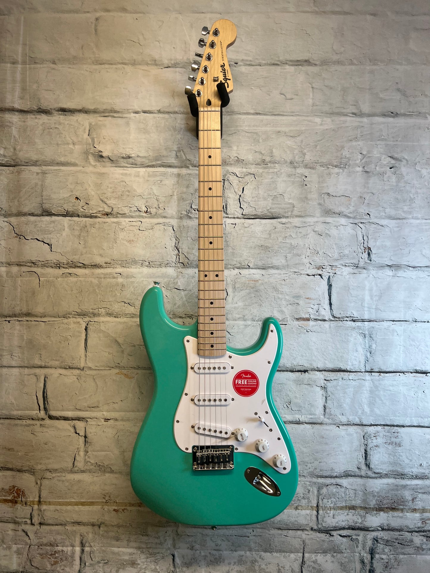 Squier Sonic Stratocaster HT, Maple Fingerboard, White Pickguard