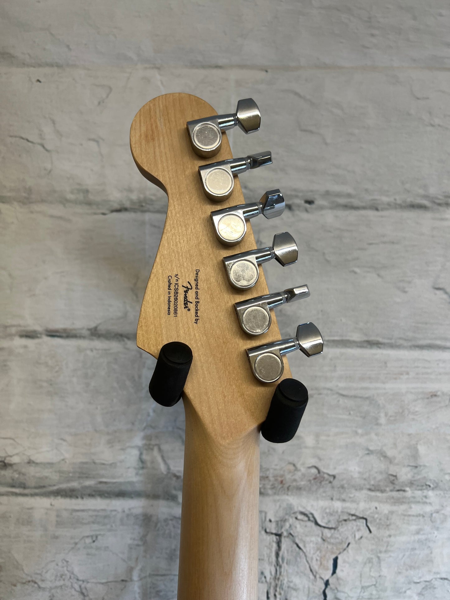 Squier Sonic Stratocaster HT, Maple Fingerboard, White Pickguard