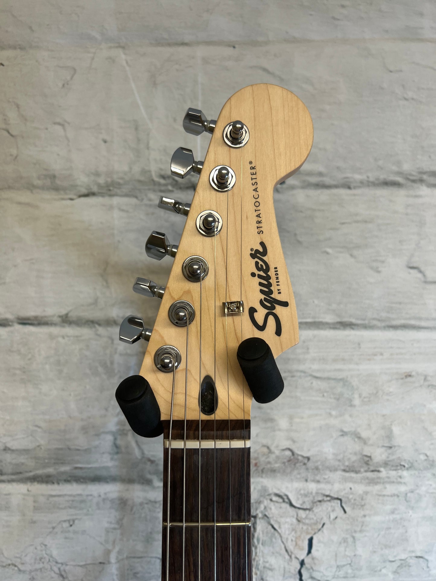 Squier Sonic Stratocaster, Laurel Fingerboard, White Pickguard