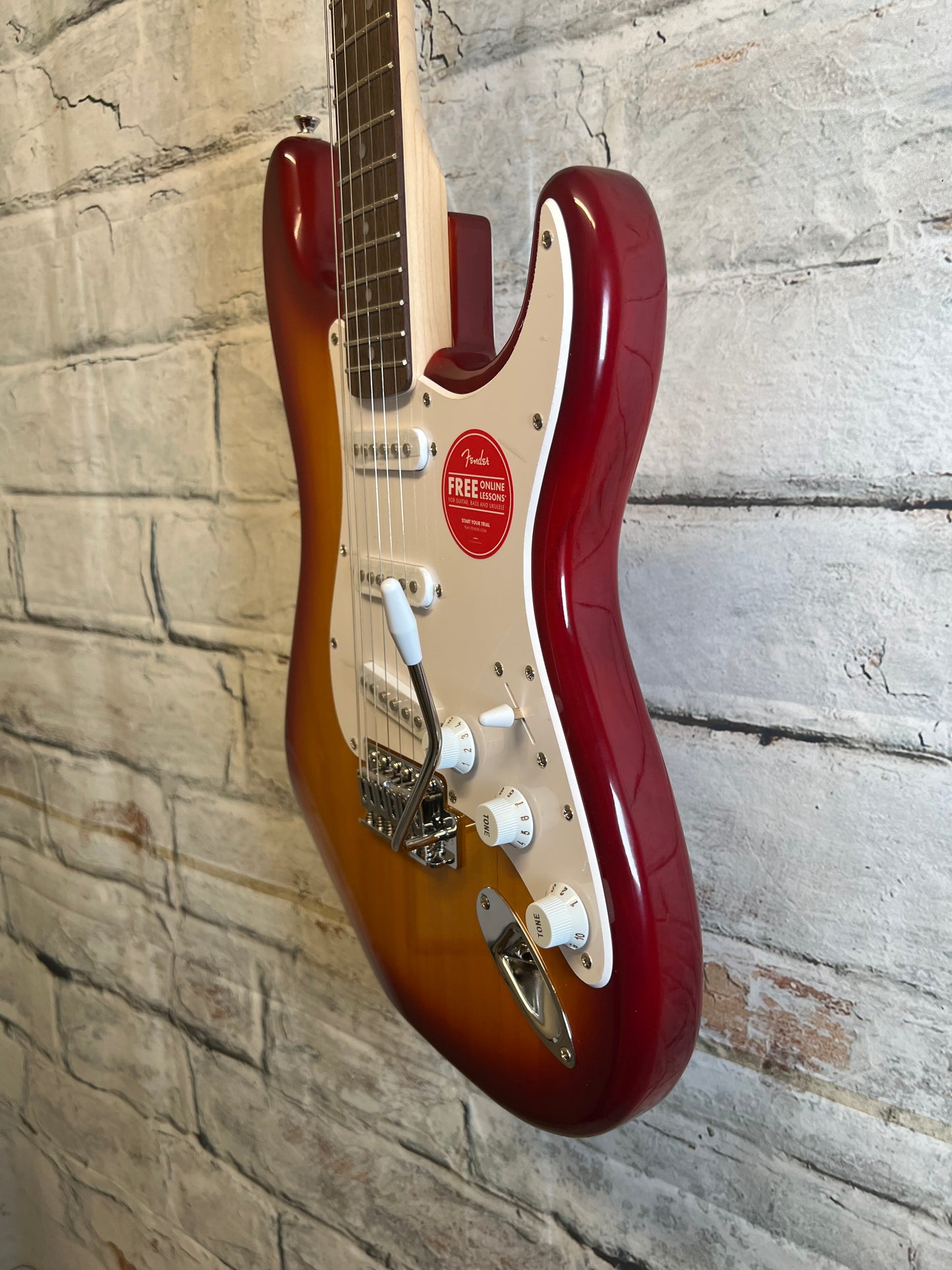 Squier Sonic Stratocaster, Laurel Fingerboard, White Pickguard