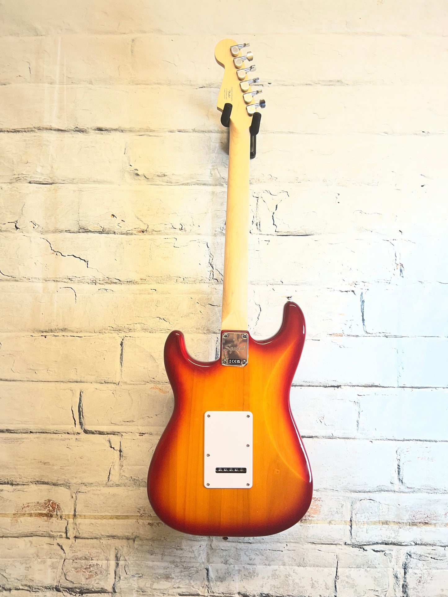 Squier Sonic Stratocaster, Laurel Fingerboard, White Pickguard