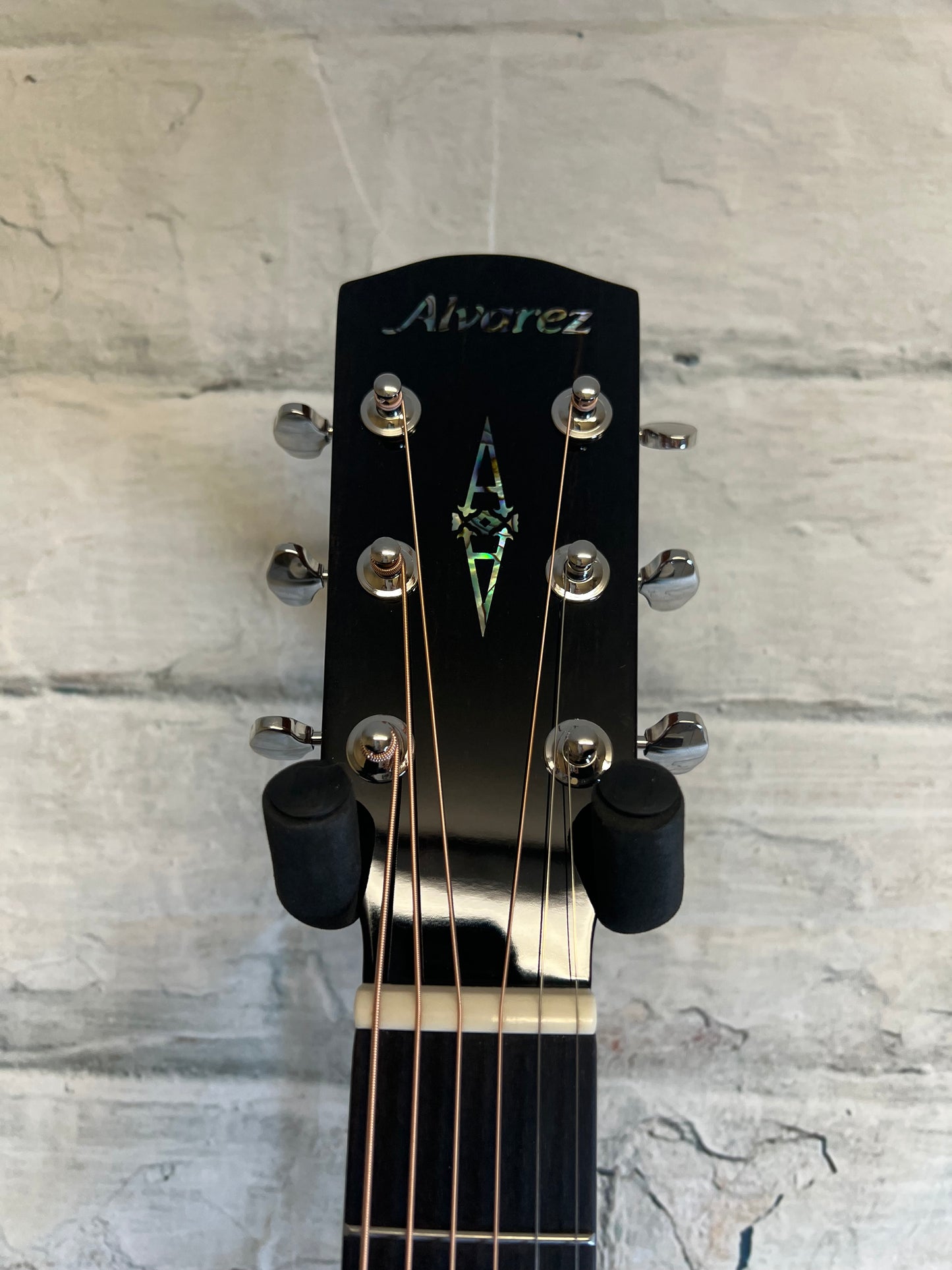Alvarez LF70e Laureate Series Folk/OM Acoustic-electric