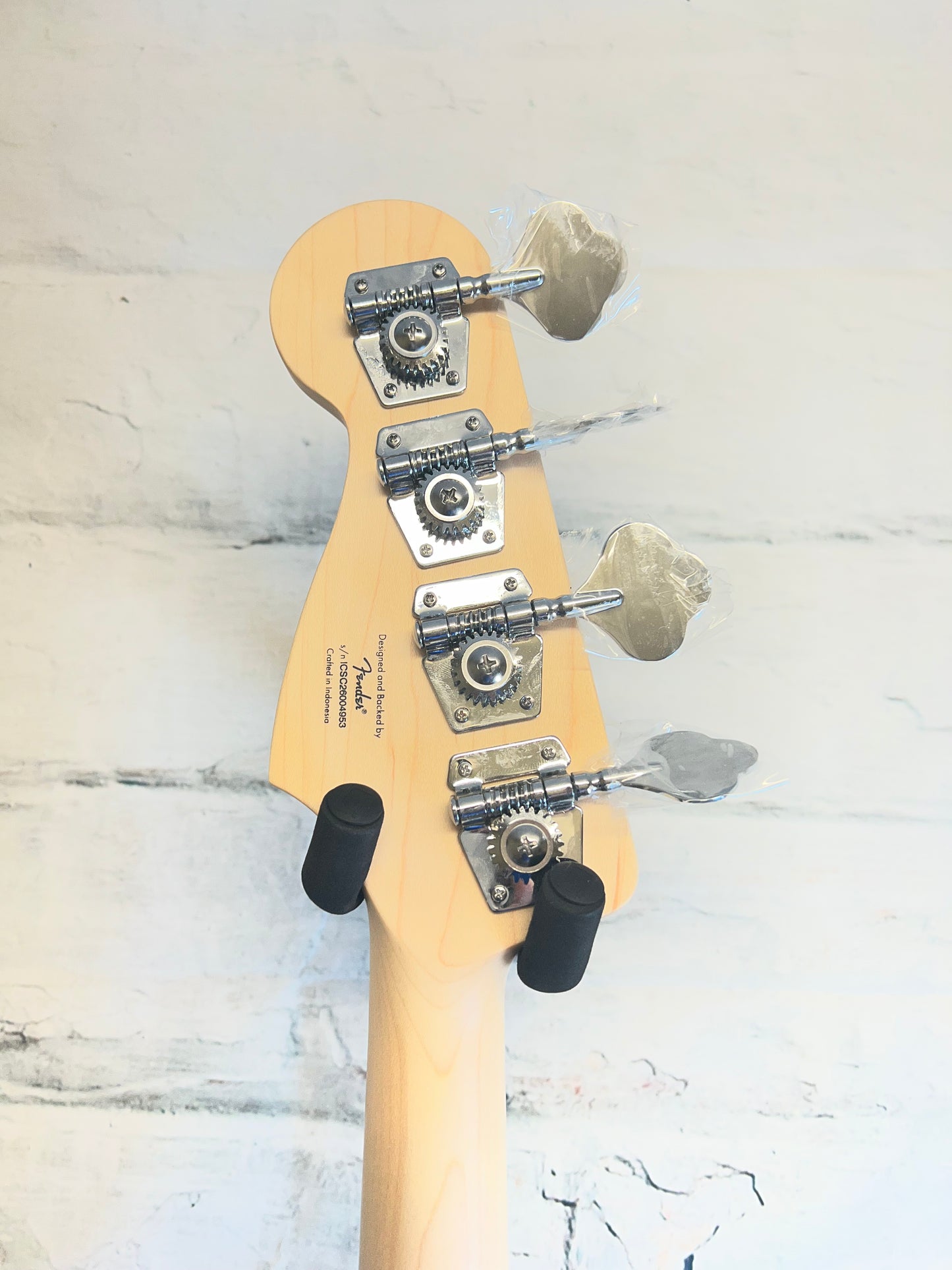 Squier Affinity Series Jazz Bass, Maple Fingerboard, White Pickguard