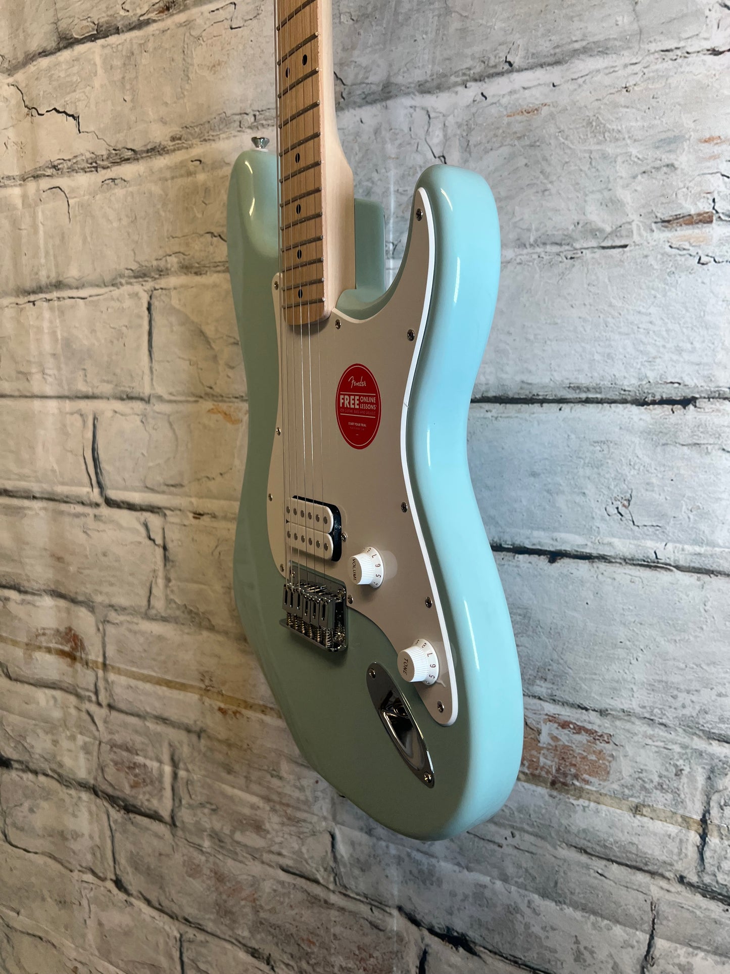 Squier Sonic Stratocaster HT H, Maple Fingerboard, White Pickguard