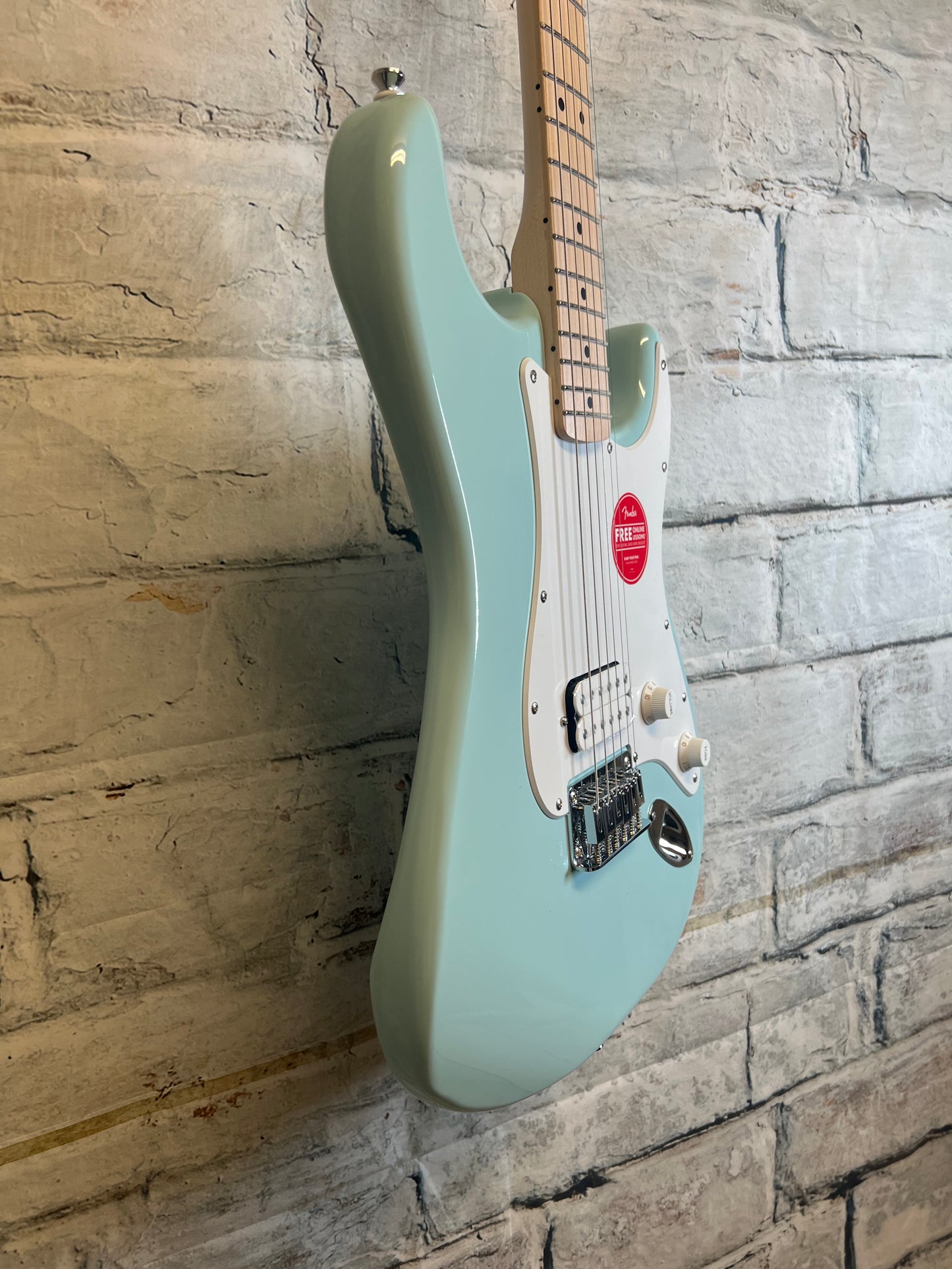 Squier Sonic Stratocaster HT H, Maple Fingerboard, White Pickguard
