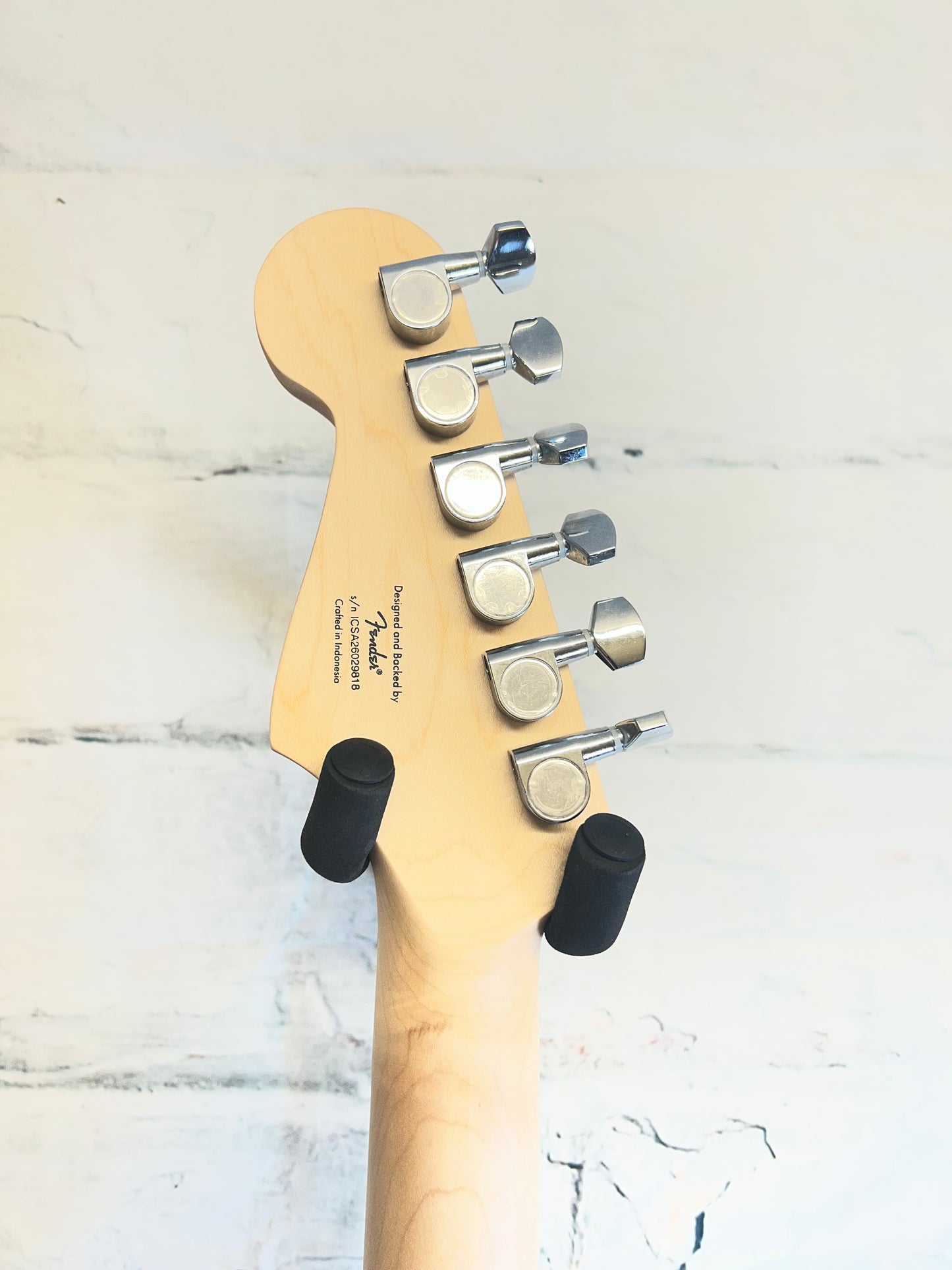 Squier Sonic Stratocaster HSS, Maple Fingerboard, Black Pickguard