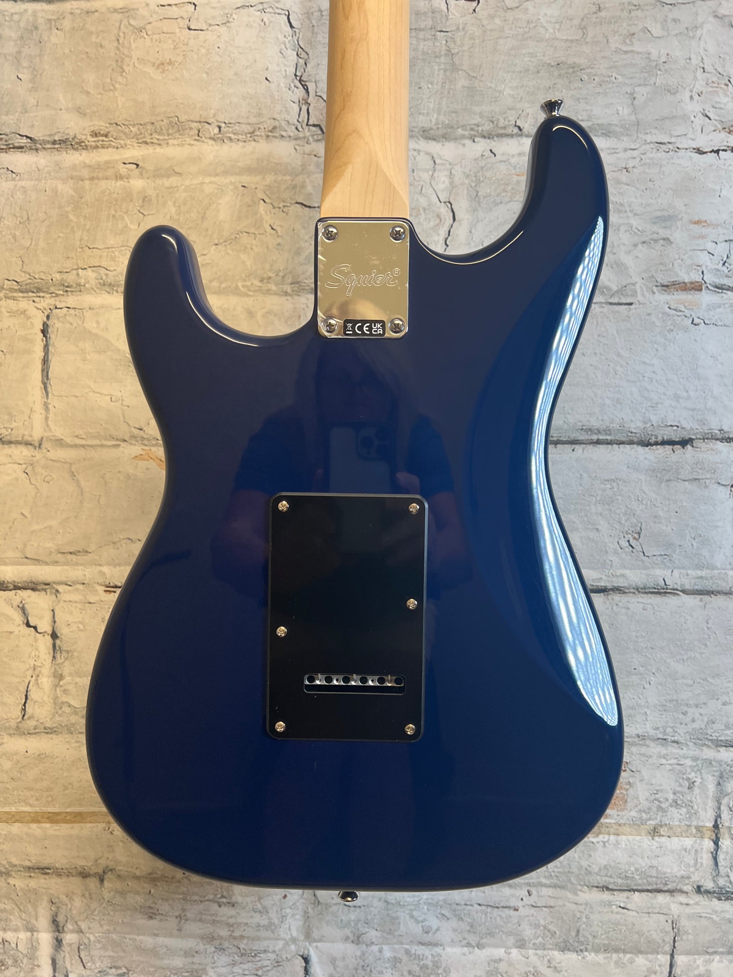 Squier Sonic Stratocaster HSS, Maple Fingerboard, Black Pickguard
