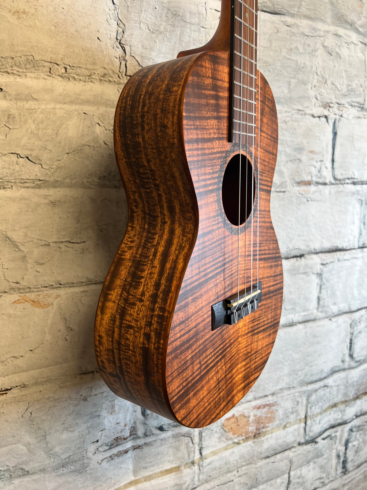 Mahalo MA4KA-U Artist Elite Series Baritone Ukulele, Koa-with bag