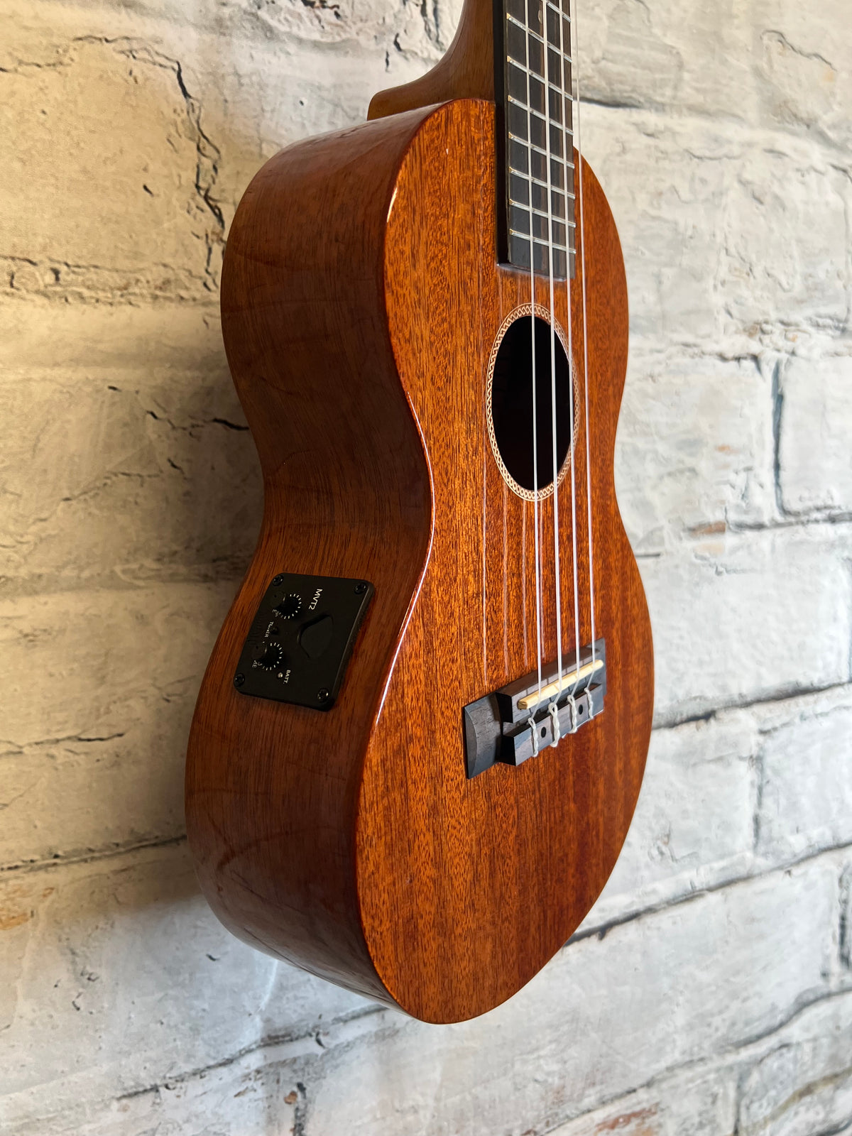 MahaloMJ3-VT-VNA Java Tenor CE Ukulele with Preamp with bag