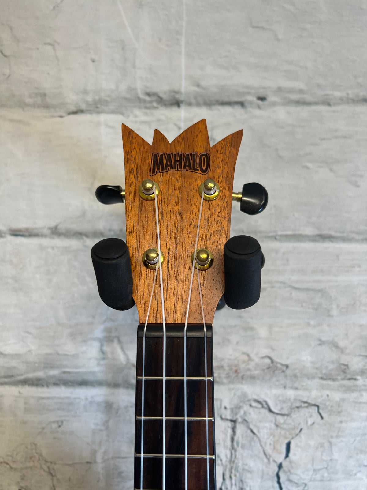 Mahalo ME1-P Pineapple Soprano Ukulele, Laser Engraved with Bag