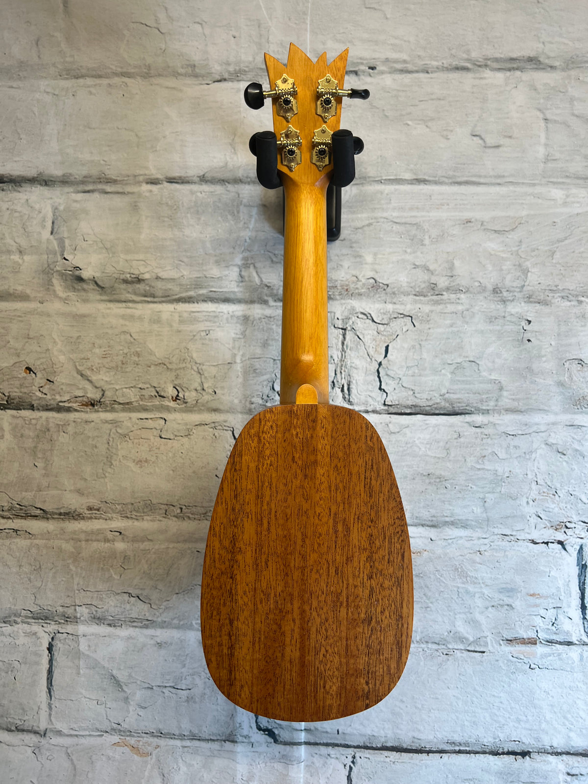 Mahalo ME1-P Pineapple Soprano Ukulele, Laser Engraved with Bag