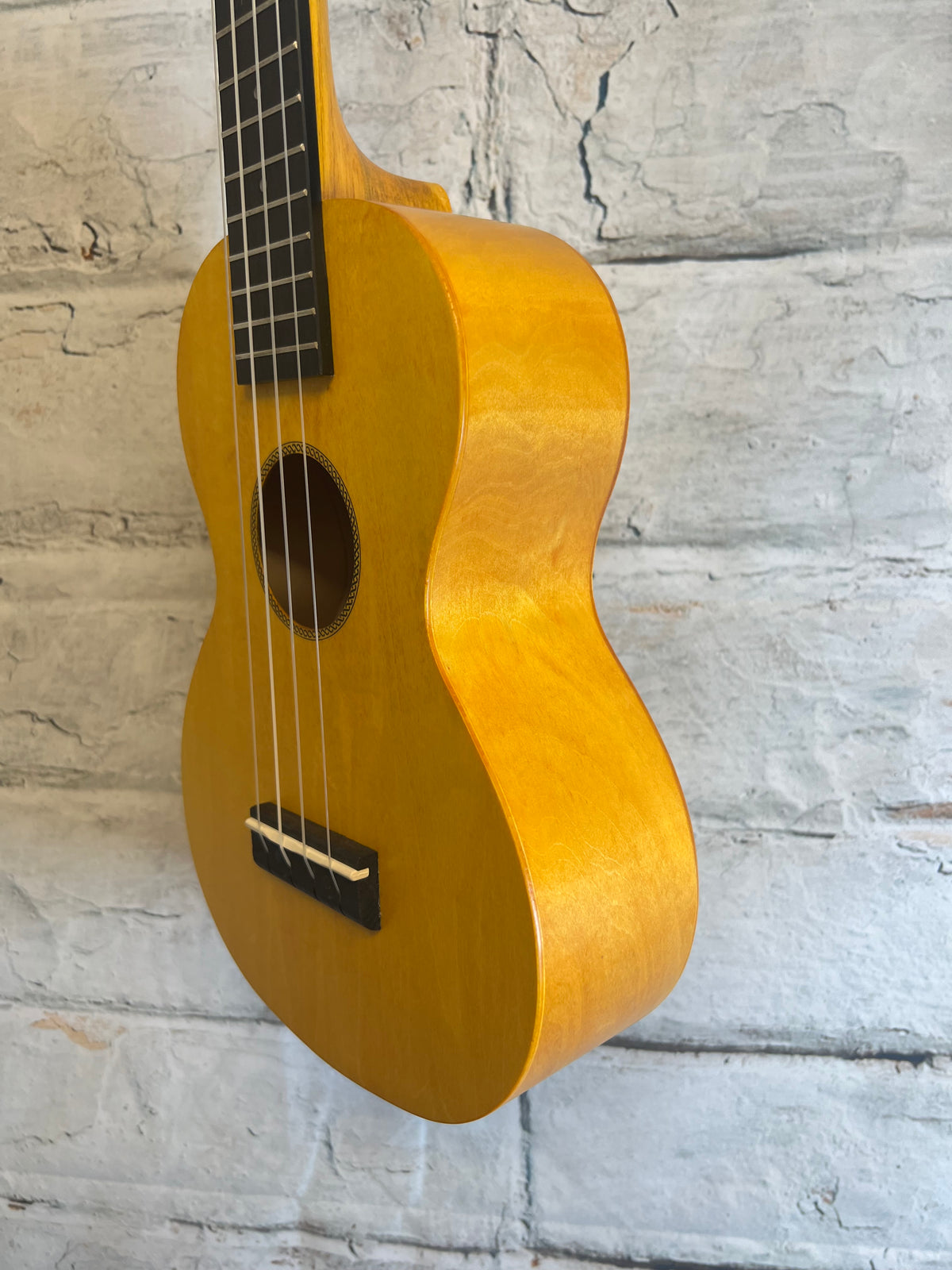 Mahalo ML2SF-U Island Series Concert Ukulele-Sunflower with bag