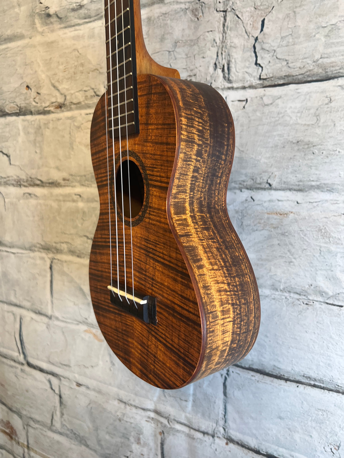 Mahalo MA2KA Artists Elite Series Concert Ukulele-Koa Photo Flame with Bag