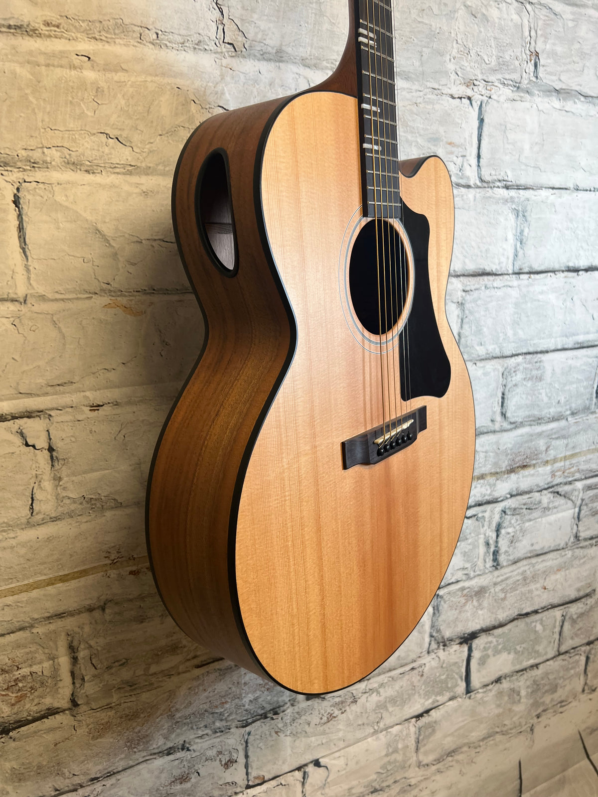 Used Gibson G-Writer with bag