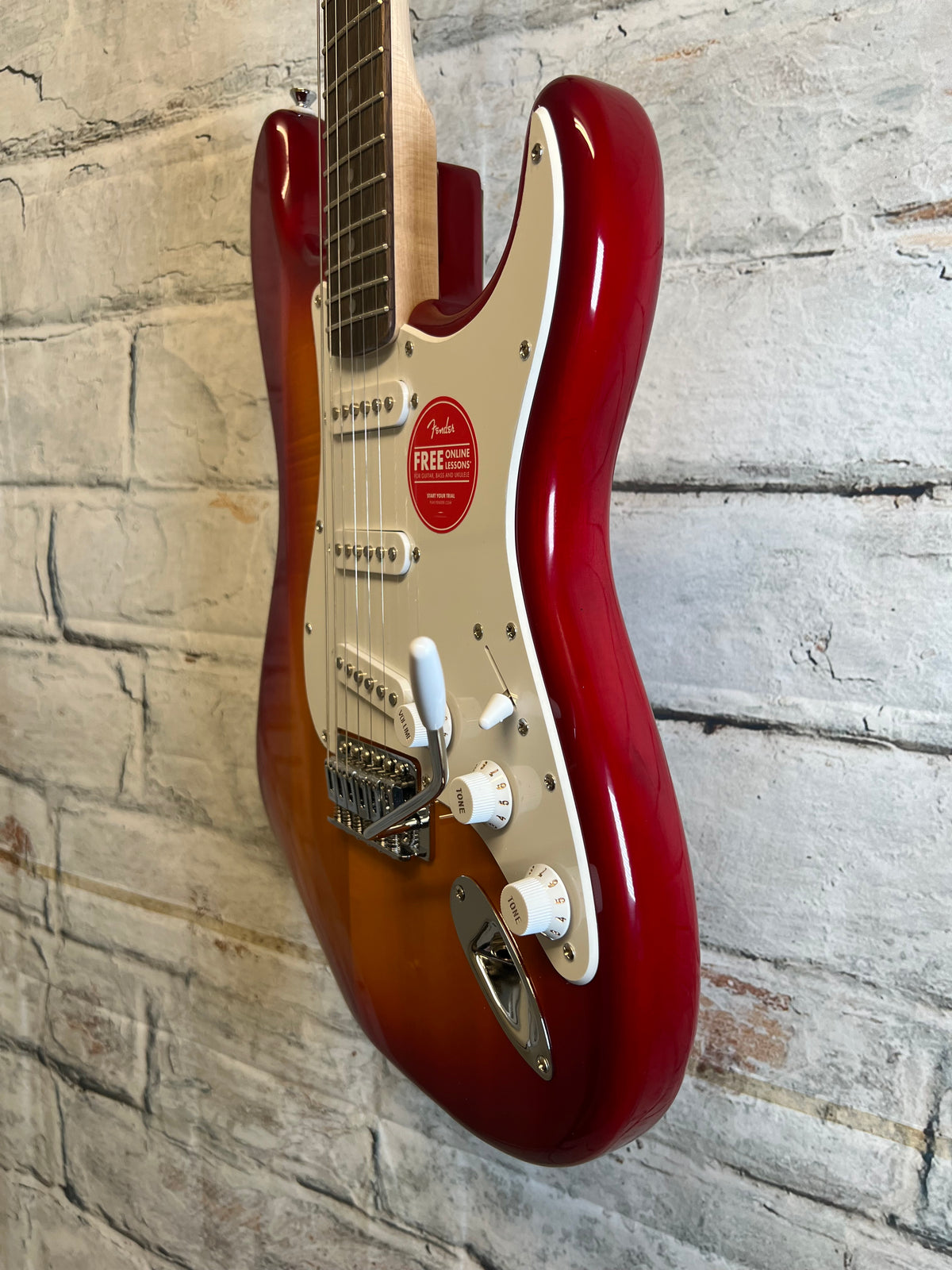 Squier Sonic Stratocaster, Laurel Fingerboard, White Pickguard